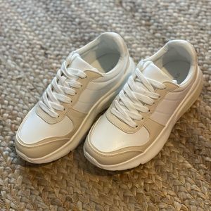 White / Tan sneaker